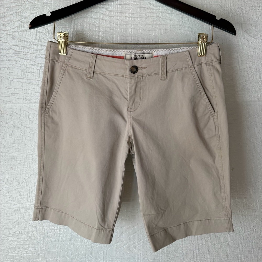 Old Navy Perfect Bermudas Khaki Shorts Size 2 10” Inseam